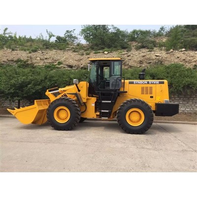 Kompaktni teleskopski utovarivač na kotačima